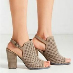 Kelsi Dagger Brooklyn Peep toe leather wood block heel bootie sandal EUC